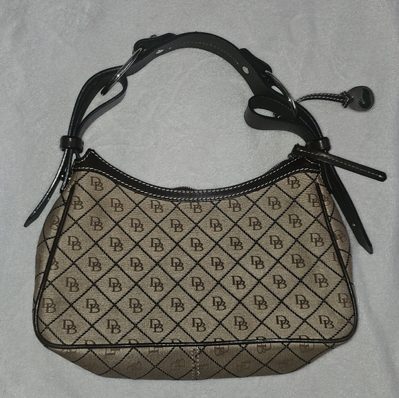 Dooney and Bourke Shoulderbag - Picture 1 of 4